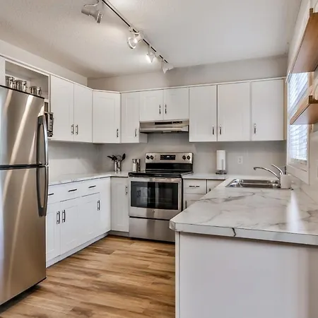 Charming 1 Bdrm Plus Loft With Views Managed By Little Sister Getaways Canmore Exterior photo